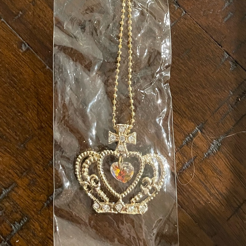 💜2/$20 Crown Goldtone Fashion Necklace